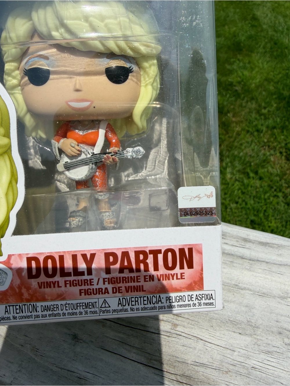 Funko Pop Rocks Dolly Parton #268 Vinyl Figure Standards Size Slight Box Damage - Picture 4 of 9